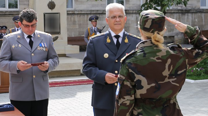 Viitorii ofiţeri ai SIS au jurat credinţă Patriei. Mihai Balan i-a felicitat şi le-a urat bun venit (VIDEO)