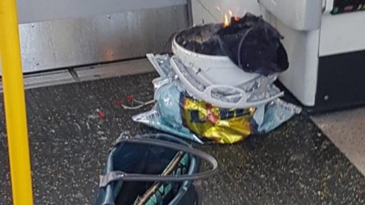 EXPLOZIE la metroul din Londra. Mai mulți călători au suferit arsuri pe față (FOTO)