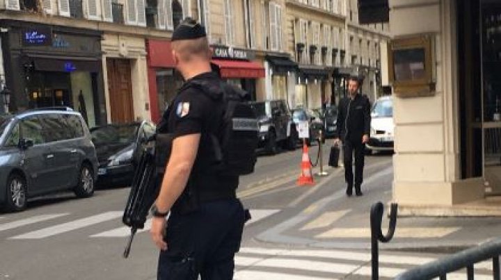 Militar francez, atacat cu un cuţit de un individ pe o stradă din Paris