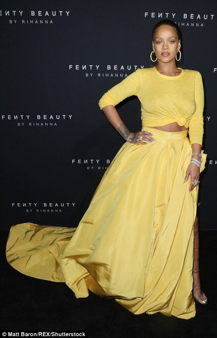 Rihanna, apariţie spectaculoasă la Săptămâna modei de la New York