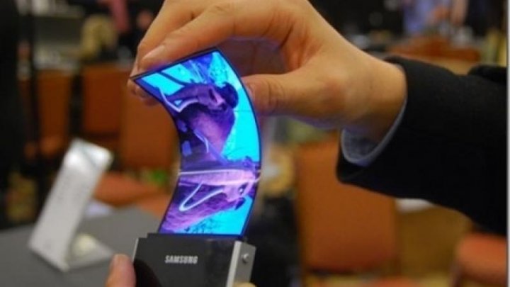 Samsung va lansa un smartphone cu ecran pliabil în 2018