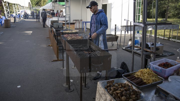 Tradiţie respectată cu sfinţenie. Festivalul Tulburel 2017 a adunat zeci de doritori de a gusta vinuri noi