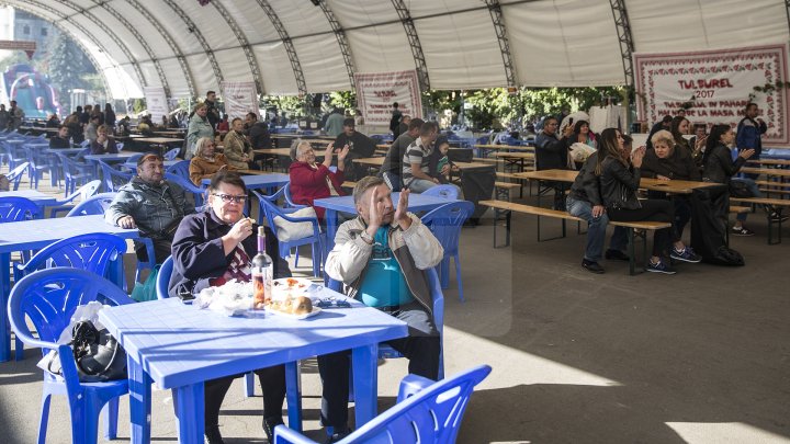 Tradiţie respectată cu sfinţenie. Festivalul Tulburel 2017 a adunat zeci de doritori de a gusta vinuri noi