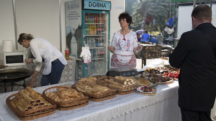 Tradiţie respectată cu sfinţenie. Festivalul Tulburel 2017 a adunat zeci de doritori de a gusta vinuri noi