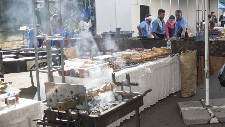 Tradiţie respectată cu sfinţenie. Festivalul Tulburel 2017 a adunat zeci de doritori de a gusta vinuri noi