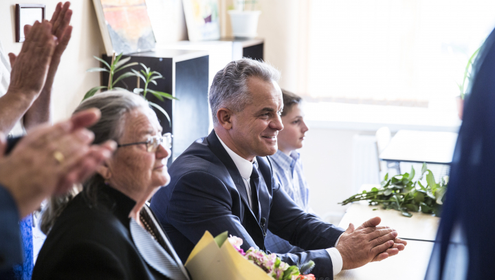 Liderul PDM a vizitat şcoala pe care a absolvit-o. Cum era elevul Vlad Plahotniuc şi ce le-a spus tinerilor (FOTO)