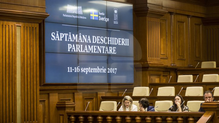 Ziua Internațională a Democrației, marcată cu mult fast la Parlament. Legislativul și-a deschis ușile pentru toți curioșii