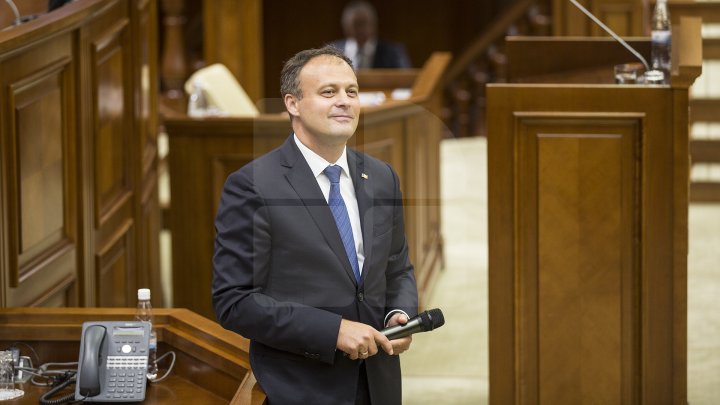 Ziua Internațională a Democrației, marcată cu mult fast la Parlament. Legislativul și-a deschis ușile pentru toți curioșii