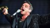 Interpretul Robbie Williams, care şi-a întrerupt turneul mondial, se află în convalescență după ce a fost internat la terapie intensivă
