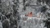 A venit iarna în munții din România. Drumul Transpaltina din judeţul Vâlcea a fost închis