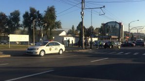 ACCIDENT dis-de-dimineață în Capitală: Un microbuz a intrat într-un BMW (VIDEO)