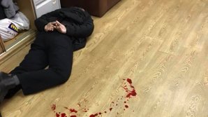 O jurnalistă a postului de radio Eho Moscvî, ÎNJUNGHIATĂ în gât. Atacatorul o URA pe victimă