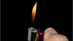 O fetiţă în vârstă de 5 ani a ajuns la spital după ce s-a jucat cu o brichetă