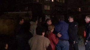 ATAC la o grădiniţă! Un bărbat înarmat, care a vrut să se răzbune pe familia sa, a luat ostatici mai mulţi copii