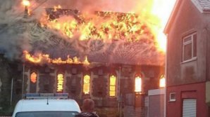 FOTOGRAFII TERIFIANTE. Ce au văzut internauții în flăcările care au cuprins o biserica (FOTO)