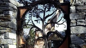 Un zgomot ciudat l-a trezit din somn. E incredibil ce a găsit la ușă