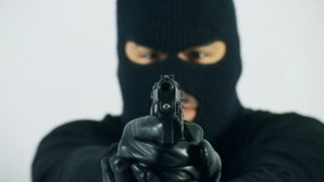 Jaf cu totul NEOBIŞNUIT la un magazin din Massachusetts. Ce i-au cerut hoţii vânzătoarei