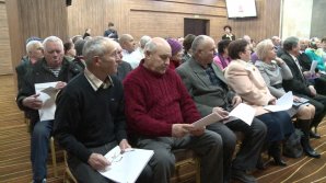 LA SFAT CU SENIORII. Reprezentanţii PDM s-au întâlnit cu pensionarii