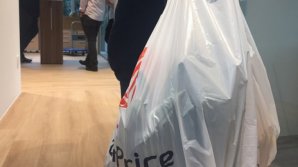 Un tânăr a găsit o sacoşă cu aproape 26 mii de lei. Ce a făcut cu banii 