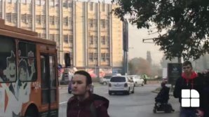 S-au apucat de lucru! Polițiștii dirijează circulația dintr-o intersecție aglomerată din Capitală (VIDEO)