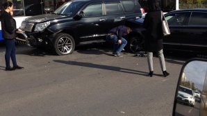 ACCIDENT GRAV pe strada Alba Iulia din Capitală. Două maşini s-au lovit violent (VIDEO/FOTO)