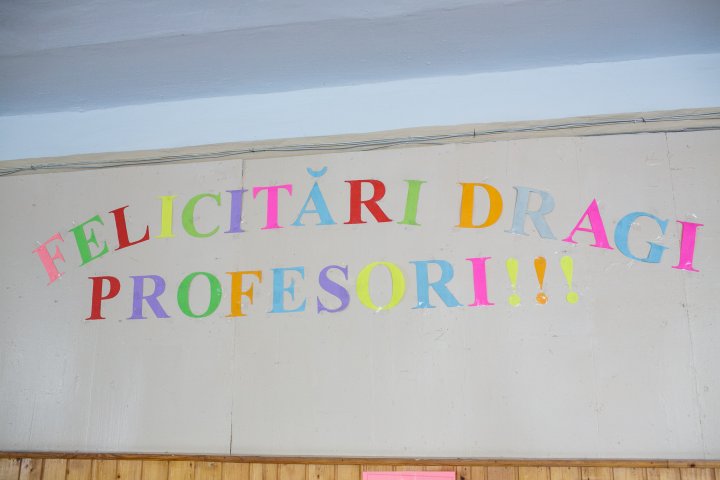 SURPRIZA DE PROPORŢII de care a avut parte o profesoară de la un liceu din Capitală. Elevii, ajutaţi de fundaţia lui Vlad Plahotniuc (FOTO)