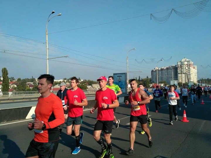 Cel mai important eveniment al anului. Maratonul Internaţional Chişinău atrage mii de participanţi (GALERIE FOTO)