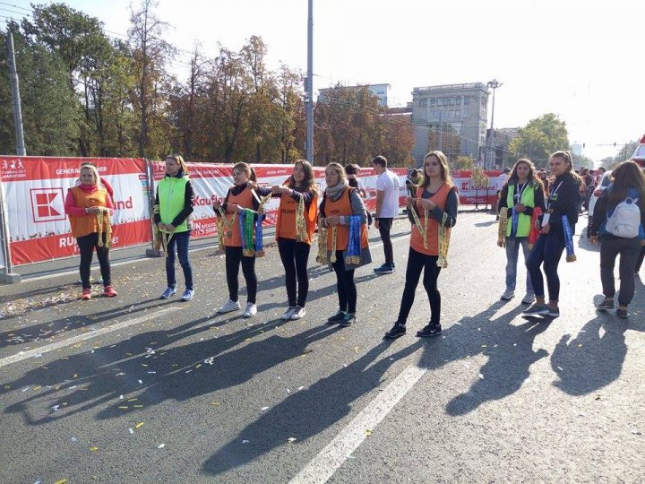 Cel mai important eveniment al anului. Maratonul Internaţional Chişinău atrage mii de participanţi (GALERIE FOTO)