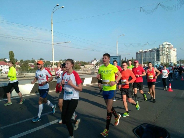 Cel mai important eveniment al anului. Maratonul Internaţional Chişinău atrage mii de participanţi (GALERIE FOTO)