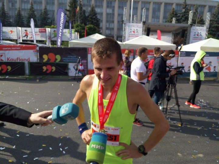 Cel mai important eveniment al anului. Maratonul Internaţional Chişinău atrage mii de participanţi (GALERIE FOTO)