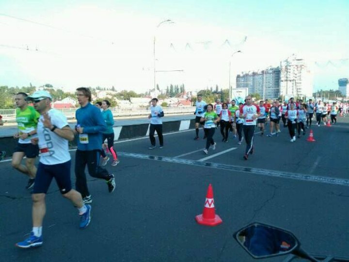 Cel mai important eveniment al anului. Maratonul Internaţional Chişinău atrage mii de participanţi (GALERIE FOTO)