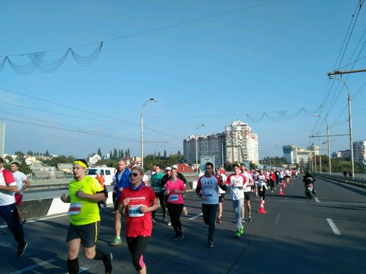 Cel mai important eveniment al anului. Maratonul Internaţional Chişinău atrage mii de participanţi (GALERIE FOTO)