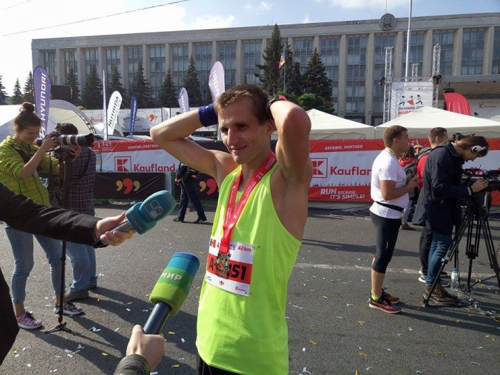 Cel mai important eveniment al anului. Maratonul Internaţional Chişinău atrage mii de participanţi (GALERIE FOTO)