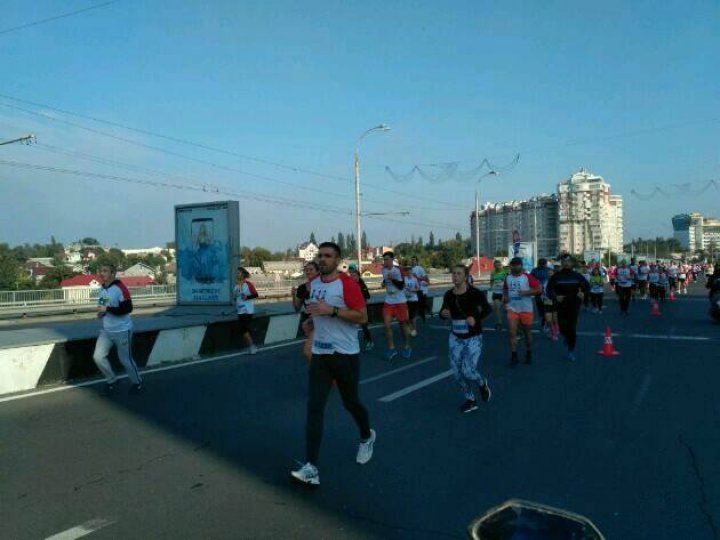 Cel mai important eveniment al anului. Maratonul Internaţional Chişinău atrage mii de participanţi (GALERIE FOTO)