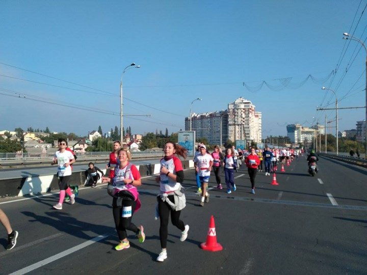 Cel mai important eveniment al anului. Maratonul Internaţional Chişinău atrage mii de participanţi (GALERIE FOTO)