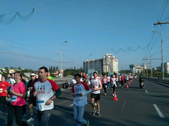 Cel mai important eveniment al anului. Maratonul Internaţional Chişinău atrage mii de participanţi (GALERIE FOTO)