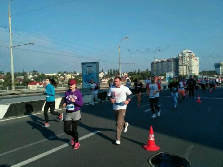 Cel mai important eveniment al anului. Maratonul Internaţional Chişinău atrage mii de participanţi (GALERIE FOTO)