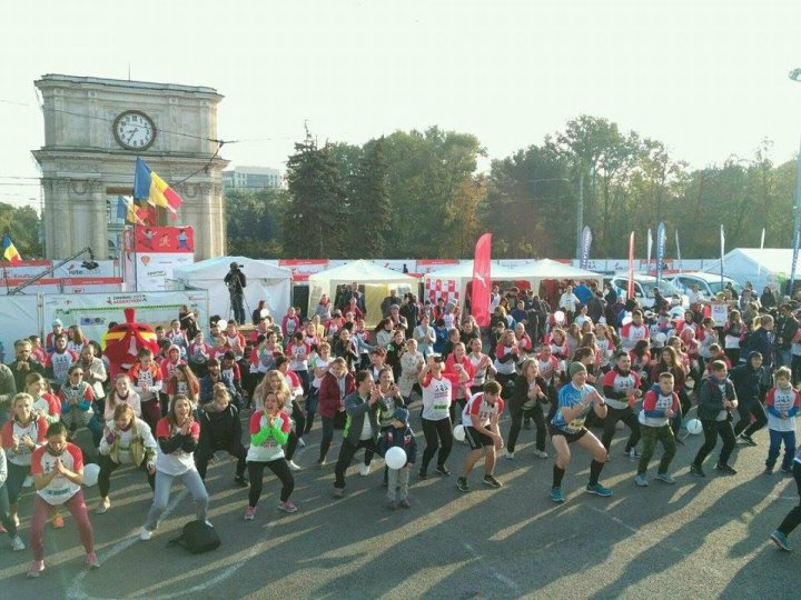 Cel mai important eveniment al anului. Maratonul Internaţional Chişinău atrage mii de participanţi (GALERIE FOTO)