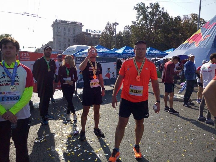 Cel mai important eveniment al anului. Maratonul Internaţional Chişinău atrage mii de participanţi (GALERIE FOTO)