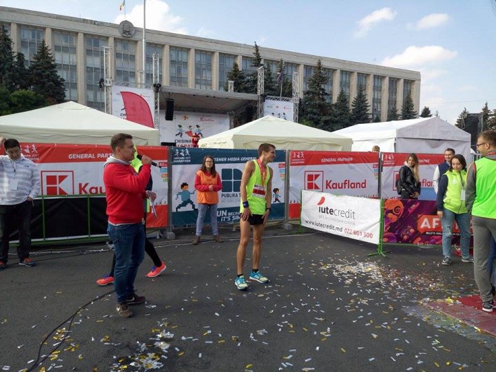 Cel mai important eveniment al anului. Maratonul Internaţional Chişinău atrage mii de participanţi (GALERIE FOTO)