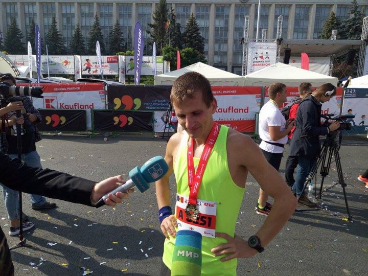 Cel mai important eveniment al anului. Maratonul Internaţional Chişinău atrage mii de participanţi (GALERIE FOTO)