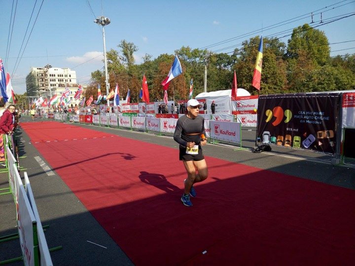 Cel mai important eveniment al anului. Maratonul Internaţional Chişinău atrage mii de participanţi (GALERIE FOTO)