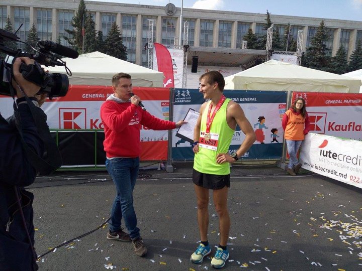 Cel mai important eveniment al anului. Maratonul Internaţional Chişinău atrage mii de participanţi (GALERIE FOTO)