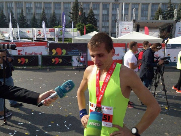 Cel mai important eveniment al anului. Maratonul Internaţional Chişinău atrage mii de participanţi (GALERIE FOTO)