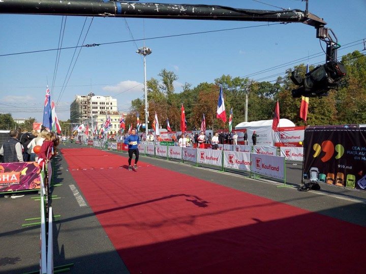 Cel mai important eveniment al anului. Maratonul Internaţional Chişinău atrage mii de participanţi (GALERIE FOTO)