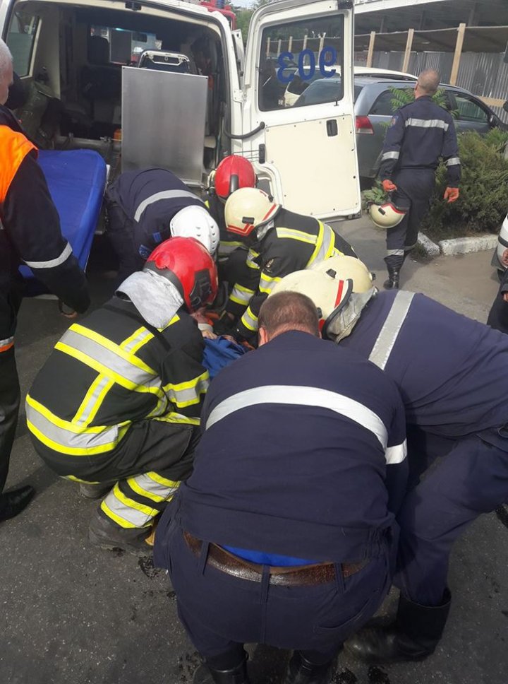 Accident de muncă pe un şantier din Capitală. Un bărbat a căzut de la o înălţime de cinci metri