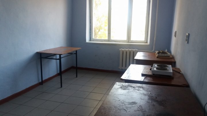 Condiţii mizerabile la căminele din Leova. Instituţia nu are suficienți bani pentru a oferi elevilor un trai decent (FOTO)