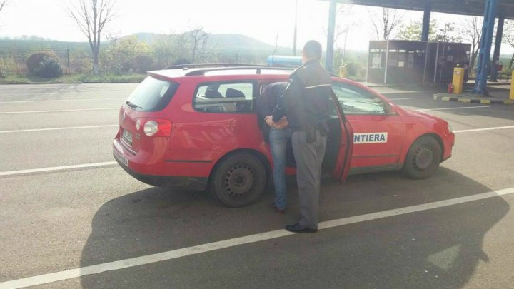 Un tânăr de 24 de ani, căutat de autorităţile române, a fost prins la vamă 