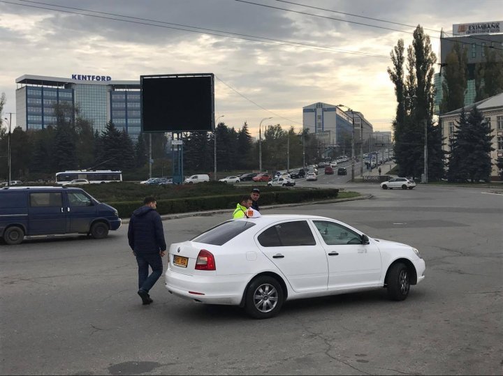 Razii pentru combaterea transportului ilicit în Chişinau. Cu ce sancţiuni s-au ales şoferii (FOTO)