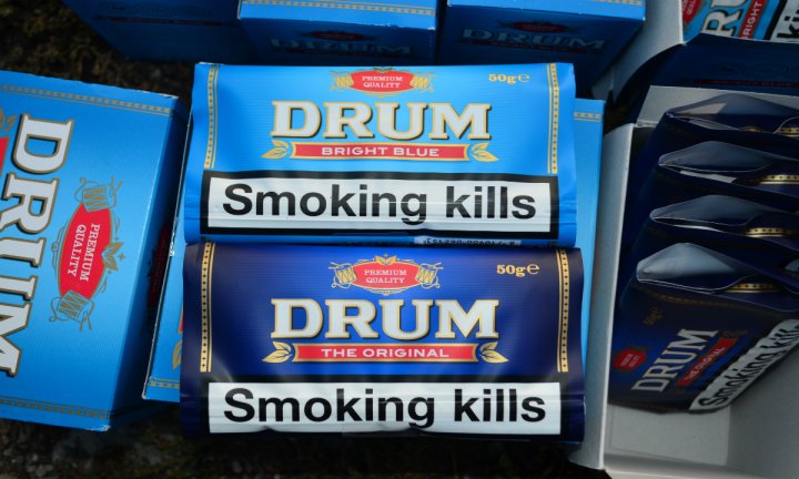 Tutun confiscat la frontieră. Şase moldoveni au fost prinşi cu 270 pachete de ţigări